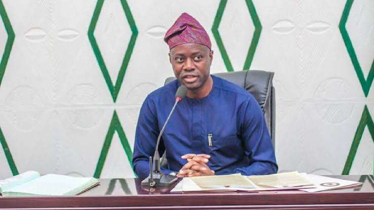 Oyo lawmakers grant Makinde's N50bn Revolving loan request 

By: Akeem Adeyemi, Ibadan

The Oyo State House of Assembly on Tuesday granted the request of Governor Seyi Makinde to access a loan of 50 billion naira revolving overdraft for the development of recurrent and capital expenditures in the State.

Governor Makinde had earlier sent a request letter to the Oyo State House of Assembly, governor's letter was read at the plenary by the Speaker, Hon Adebo Ogundoyin. 

The lawmakers however acknowledged the various projects being embarked upon by the State Government across the State and concluded such a facility was inevitable to enable the State Government to meet up with its financial obligations, especially in terms of its recurrent and capital expenditures. 

Makinde's letter read, “The request is part of the efforts of the present administration towards financing its recurrent expenditure which includes salary and conventions, capital expenditure and support/finance various contractual obligations.“ 

Meanwhile, The facility is for 45 months at a concessionary rate of 25.1% per annum. This is subject to review in line with the prevailing money market conditions.
