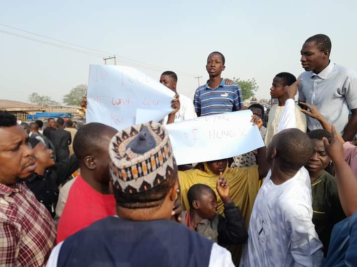 Protest in Niger over soaring costs of living, food prices